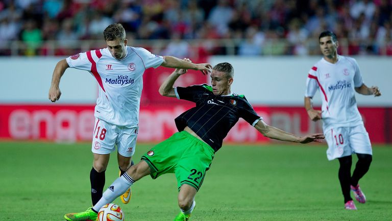 Gerard Deulofeu (L) of Sevilla FC competes for the ball with Sven van Beek (R) of Feyenoord during the Europa League