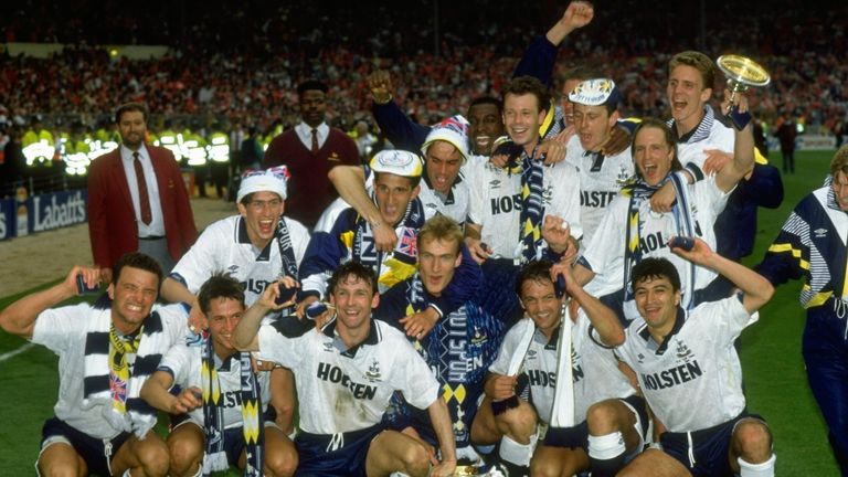 1991:  The Tottenham Hotspur team celebrate their win against Nottingham Forest after the FA Cup Final at Wembley