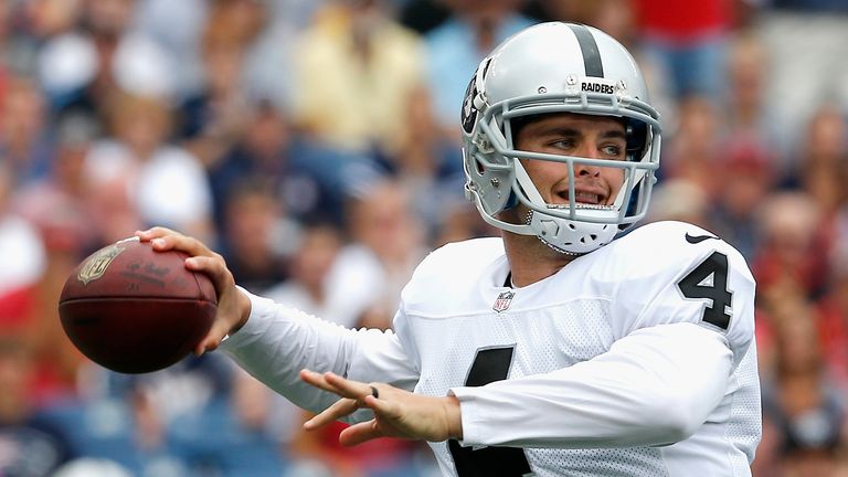FOXBORO, MA - SEPTEMBER 21:  Derek Carr #4 of the Oakland Raiders throws the ball during the first quarter against the New England Patriots at Gillette Sta
