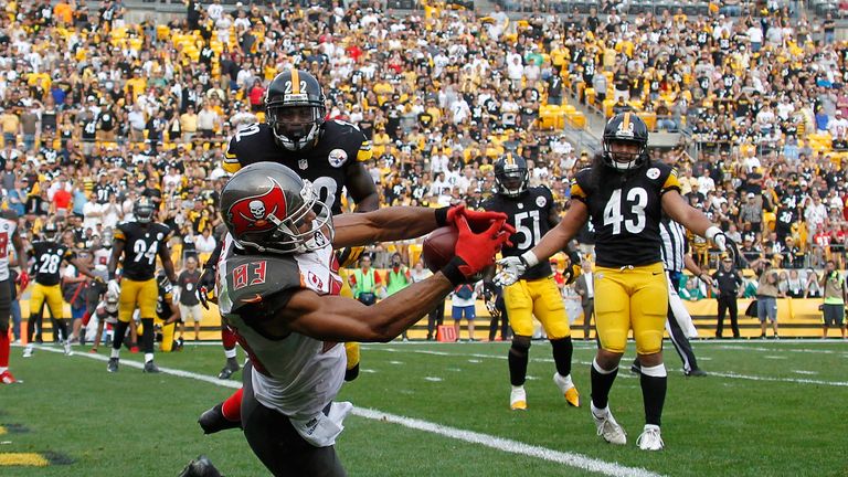 Vincent Jackson  of the Tampa Bay Buccaneers catches a game winning touchdown