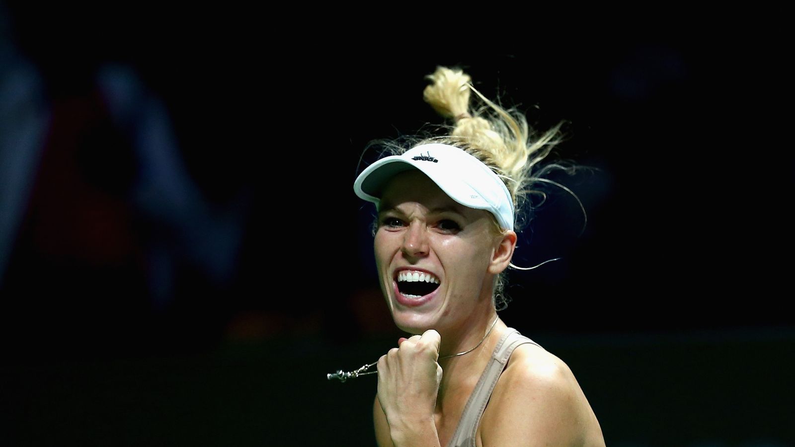 WTA Tour Finals Caroline Wozniacki beats Maria Sharapova in opener