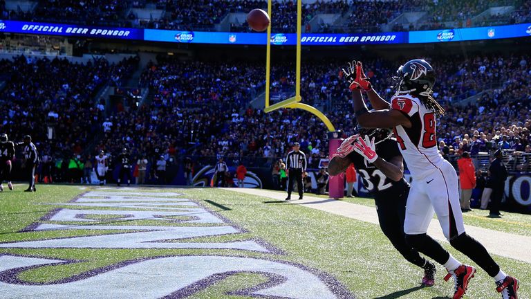 Atlanta Falcons wide receiver Roddy White beats Baltimore Ravens Dominique Franks to catch the touchdown