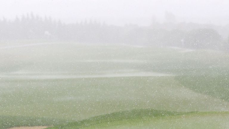 Bad golfing weather ......
