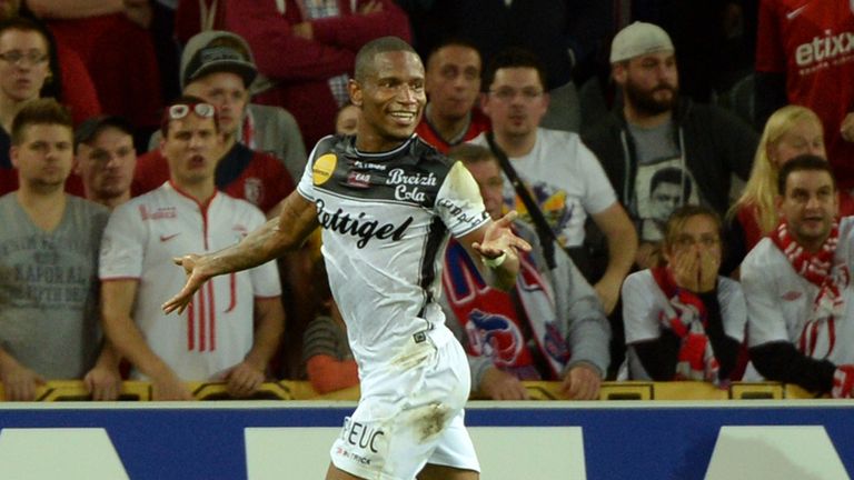 Guingamp's French midfielder Claudio Beauvue celebrates after scoring