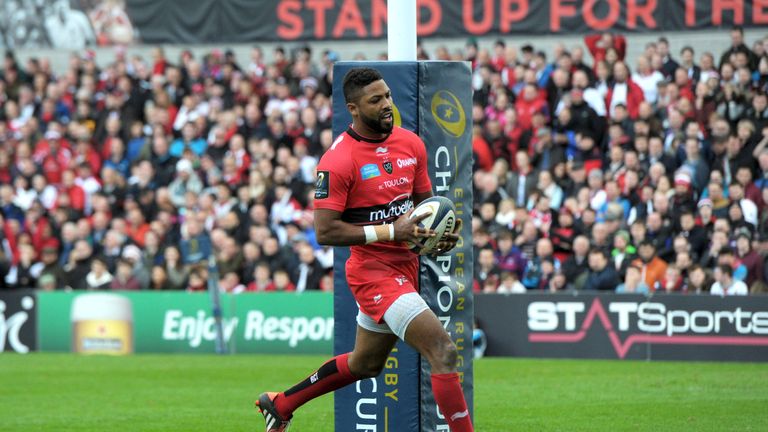 Delon Armitage of Toulon goes over for a try