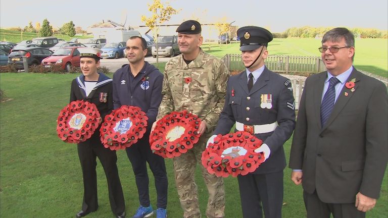 Roberto Martinez with the members of the Armed Forces