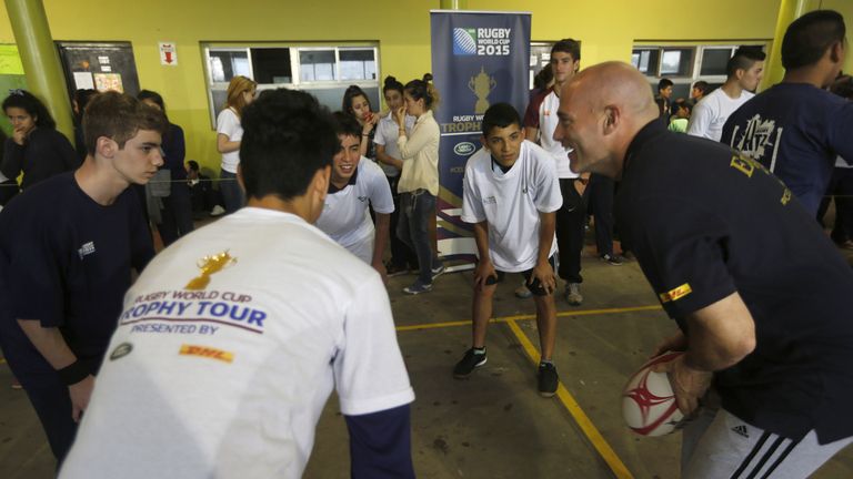 Contepomi launched the HITZ programme at the San Pedro Claver school in Buenos Aires