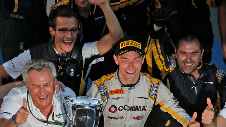Jolyon Palmer and his DAMS team celebrate the GP2 title (GP2 Series Media)