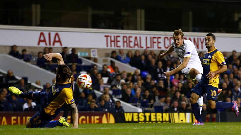 Harry Kane of Spurs scores the opening goal during the UEFA Europa League group C match between Tottenham Hotspur FC and Asteras Tripolis