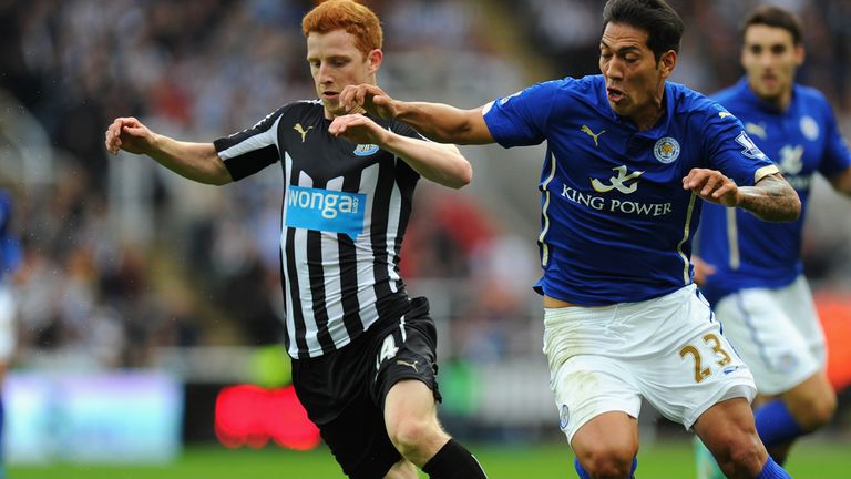 Newcastle's Jack Colback challenges with Leonardo Ulloa of Leicester