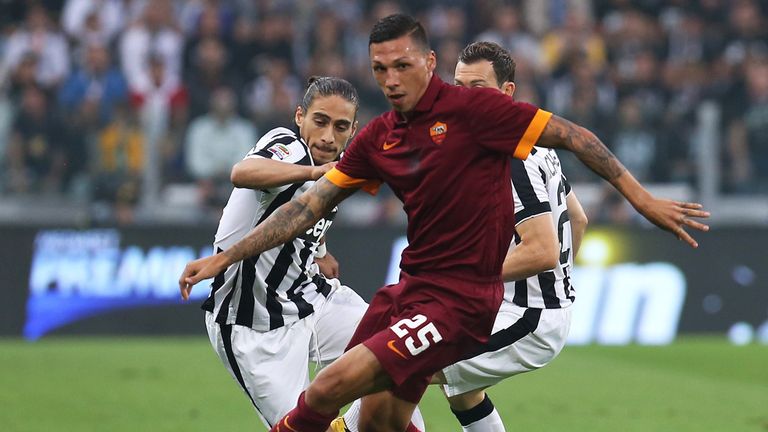 Jose Holebas keeps possession for Roma