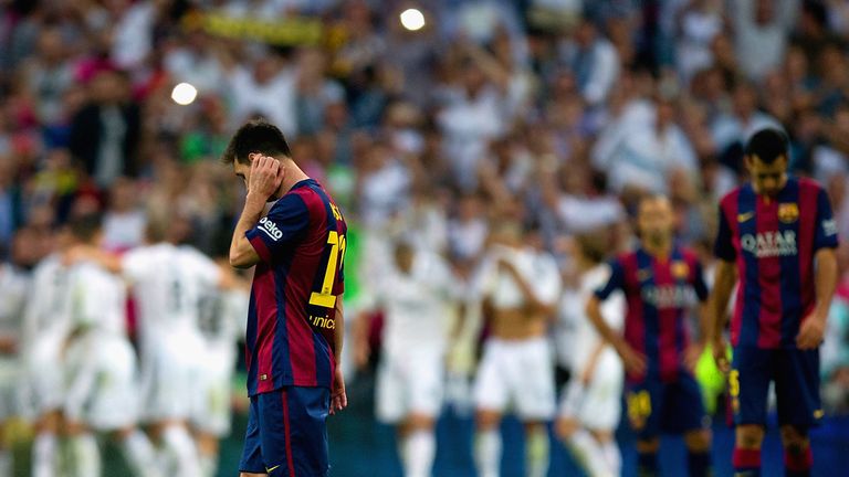 MADRID, SPAIN - OCTOBER 25:  A dejected Lionel Messi of Barcelona during the La Liga match between Real Madrid CF and FC Barcelona at Santiago Bernabeu