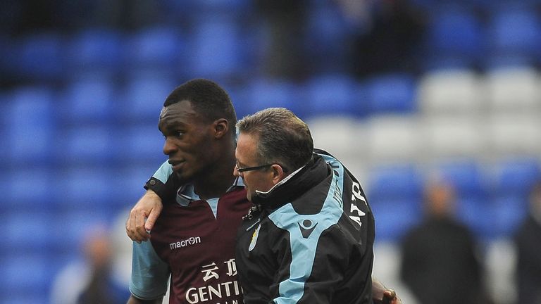 READING, ENGLAND - MARCH 09:  Manager Paul Lambert of Villa celebrates their victory with Christian Benteke during the Barclays Premier League match betwee