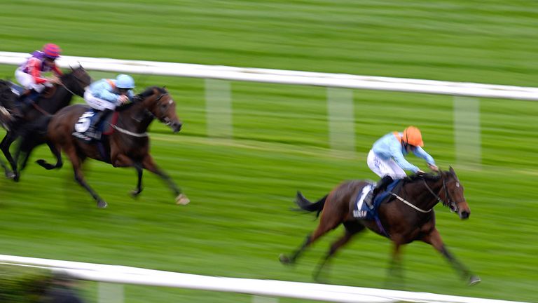 Latenightrequest wins the Bet Through The Racing Post App Handicap