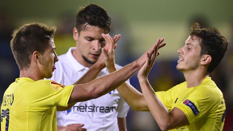 Villarreal's Argentinian  forward Luciano Dario Vietto (L) celebrates his goal with Villarreal's midfielder Javier Espinosa