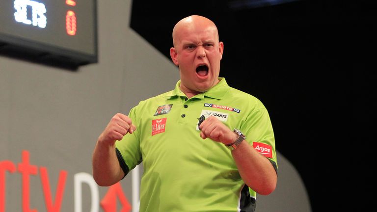 WORLD GRAND PRIX.CITY WEST CONFERENCE CENTRE,DUBLIN,IRELAND.PIC;LAWRENCE LUSTIG .ROUND2.MICHAEL VAN GERWEN V DEAN WINSTANLEY.MICHAEL VAN GERWEN IN ACTION