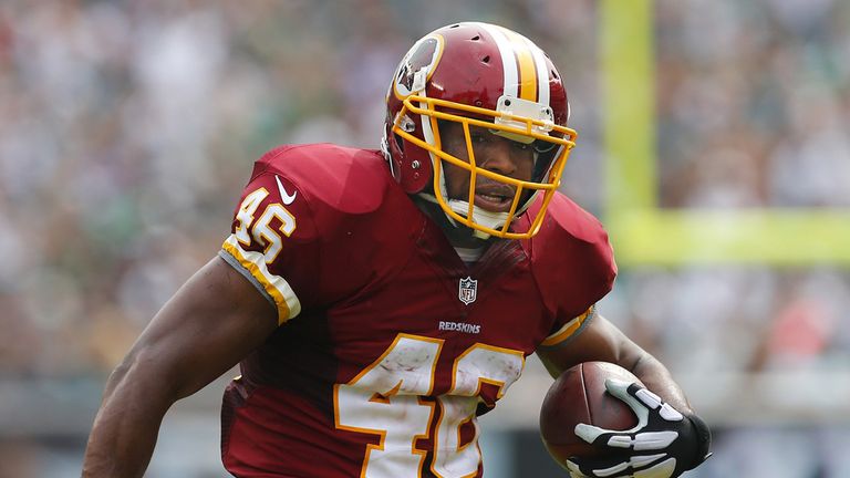 PHILADELPHIA, PA - SEPTEMBER 21: Alfred Morris #46 of the Washington Redskins runs with the ball against the Philadelphia Eagles during the first quarter o