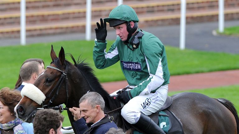 Jockey Paul Moloney tips his cap while on Court Minstrel 