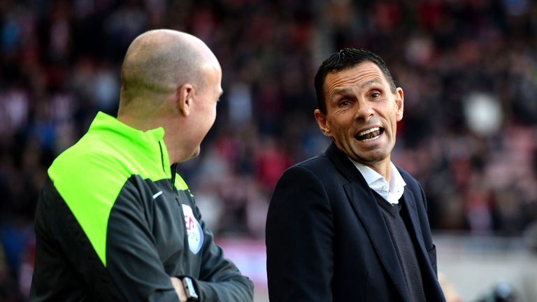 Gus Poyet chats with the fourth official - Sunderland v Arsenal