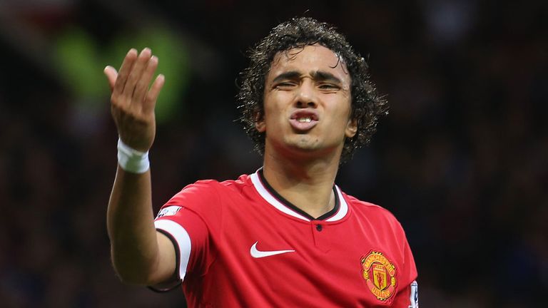 Rafael: Silly to pick up an early booking against Hazard, but grew into the game gradually. Not his fault he was tasked with marking Drogba. 5.5/10