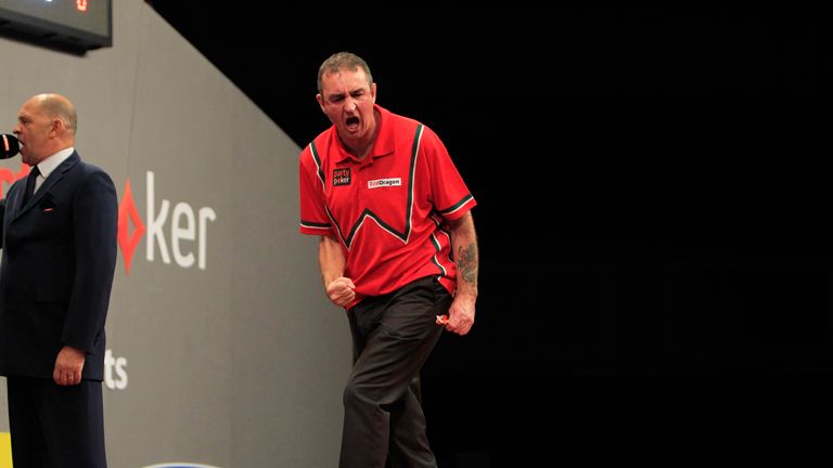 WORLD GRAND PRIX.CITY WEST CONFERENCE CENTRE,DUBLIN,IRELAND.PIC;LAWRENCE LUSTIG .ROUND2.TERRY JENKINS V RICHIE BURNETT.RICHIE BURNETT IN ACTION