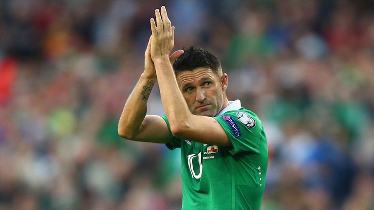 Robbie Keane of Republic of Ireland applauds the fans during the EURO 2016 Qualifier match