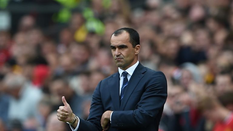 MANCHESTER, ENGLAND - OCTOBER 05:  Everton Manager Roberto Martinez gives a thumbs up during the Barclays Premier League match between Manchester United an