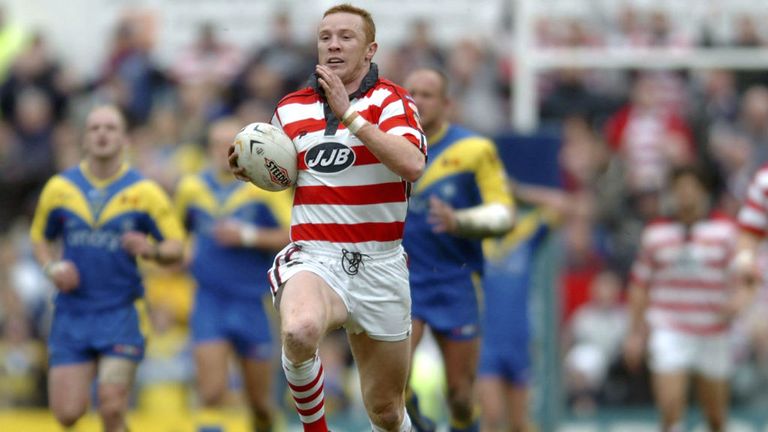 Kris Radlinski of Wigan breaks clear to score during the Challenge Cup Semi-Final against Warrington Wolves in 2004