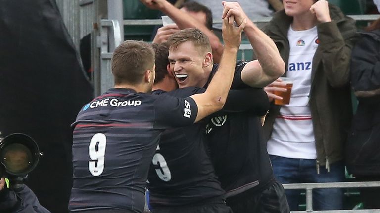 Chris Ashton is congratulated after scoring Saracens' opening try against Clermont Auvergne