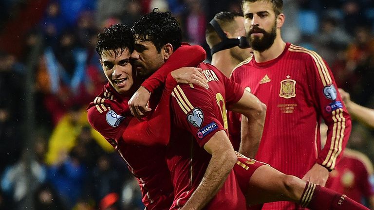 Spain's Diego Costa (2L) celebrates with teammates after scoring