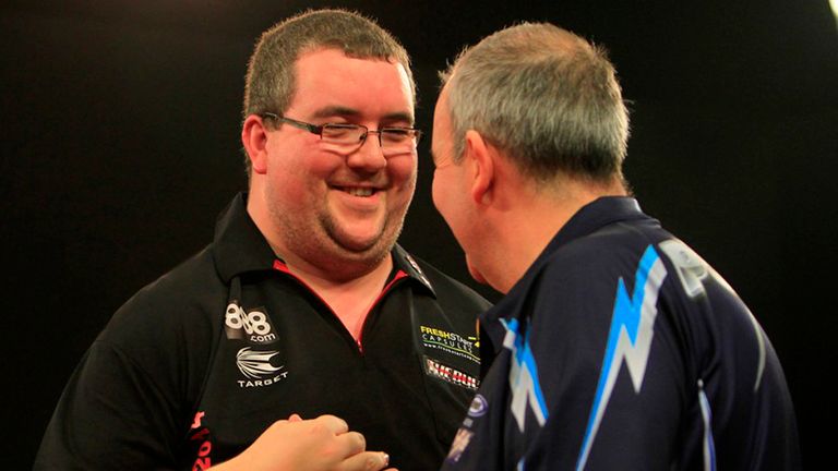 Stephen Bunting shakes hands with Phil Taylor after beating him at European Championship. MUST CREDIT: Lawrence Lustig/PDC