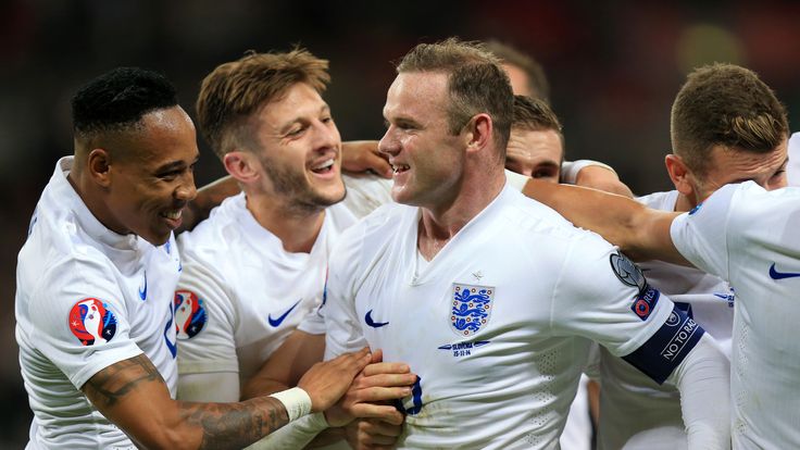 England's Wayne Rooney (centre) celebrates after team-mate Danny Welbeck scores their second goal v Slovenia