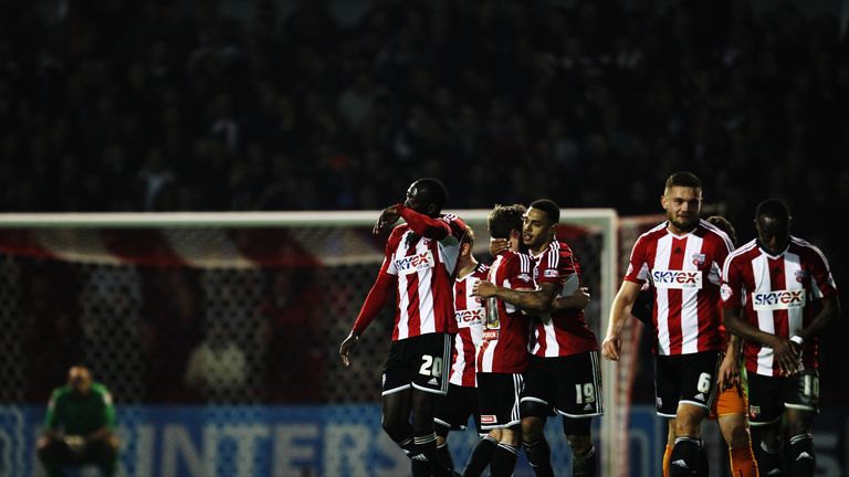Andre Gray (#19) of Brentford celebrates with team mates after scoring during the Sky Bet Championship match between Brentford and Wolves