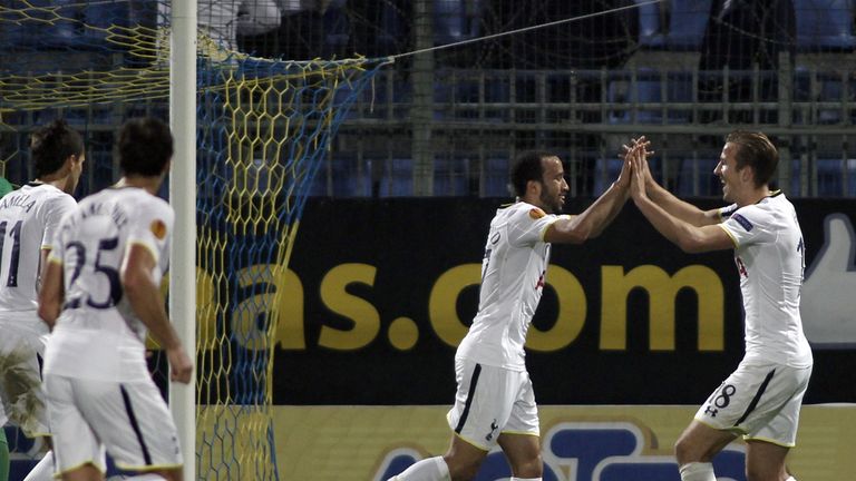 Andros Townsend celebrates his goal with Harry Kane 