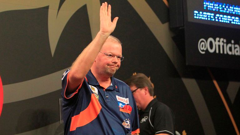 Raymond van Barneveld celebrates (Pic: Lawrence Lustig/PDC)