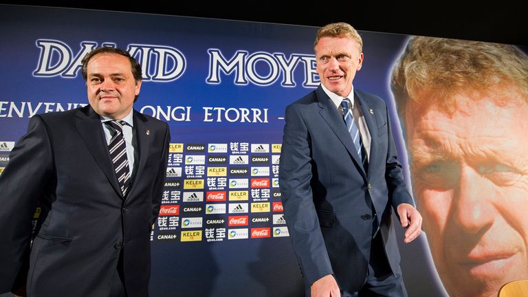 Real Sociedad president Jokin Aperribay (L) presents David Moyes as Real Sociedad new head coach at Estadio Anoeta