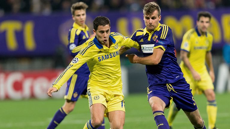Chelsea's Eden Hazard (L) vies for the ball with Zeljko Filipovic of NK Maribor during the UEFA Champions League Group G football match