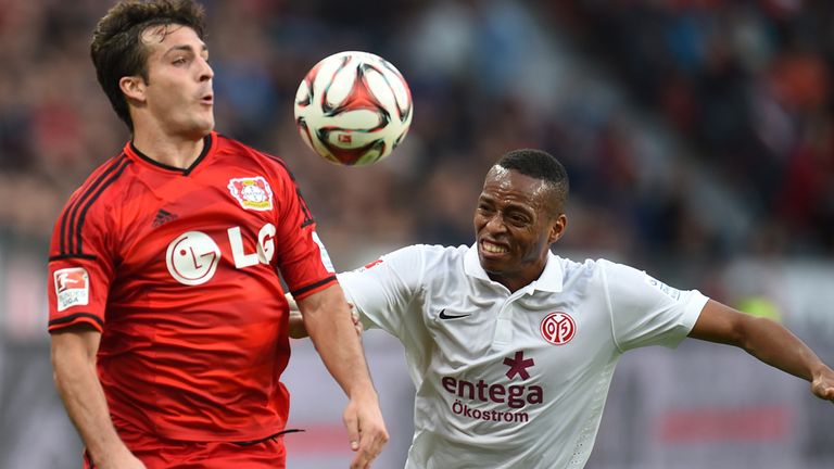 Mainz' Costa Rican defender Junior Diaz and Leverkusen's Italian defender Giulio Donati vie for the ball during the 