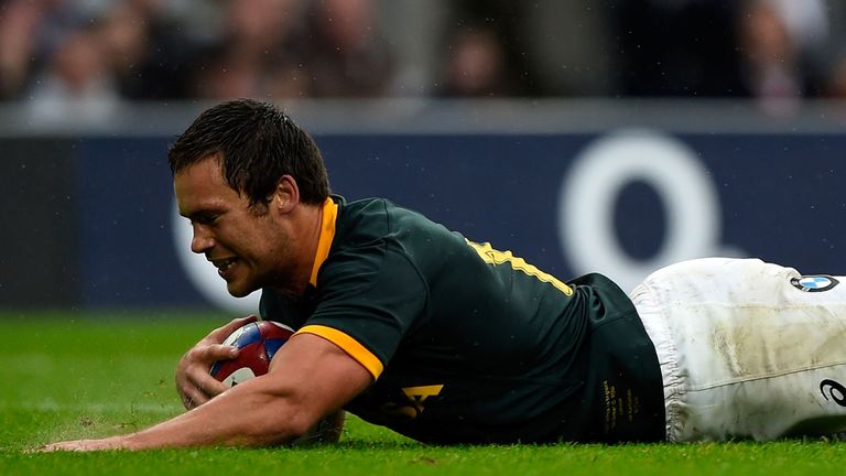 Jan Serfontein of South Africa dives over to score the opening try during the QBE Intenational match against England