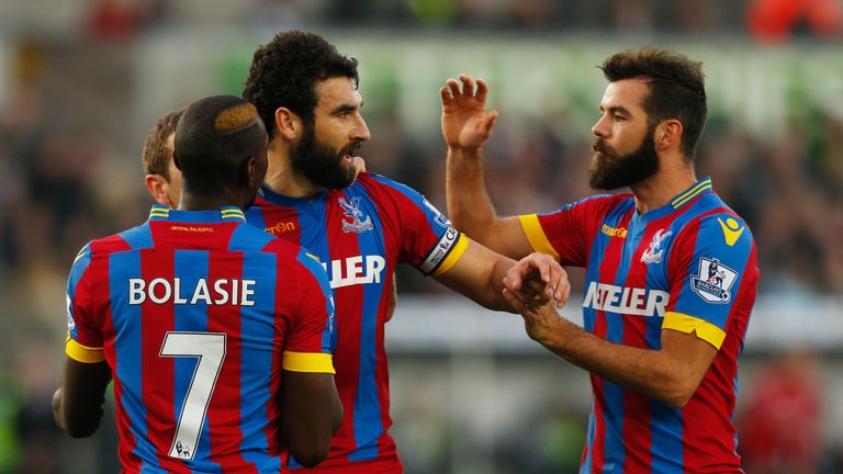 Mile Jedinak of Crystal Palace (2R) celebrates with team mates as he scores their first and equalising goal from a penalty at Swansea