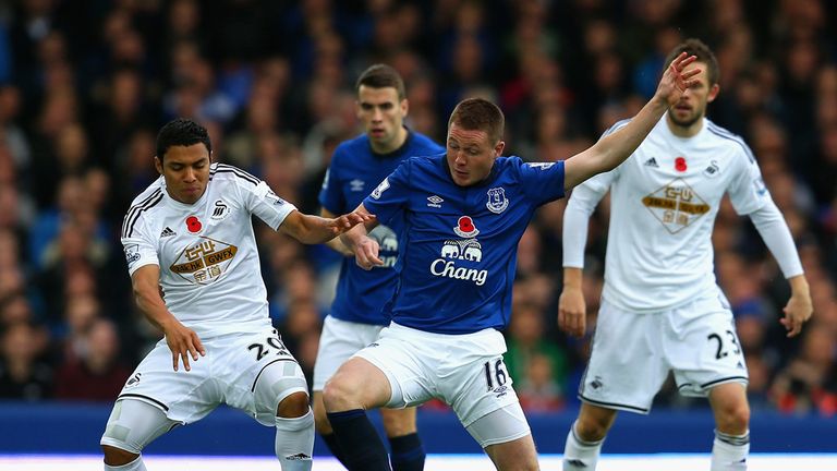 Jefferson Montero and James McCarthy tangle