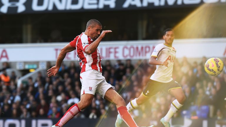 LONDON, ENGLAND - NOVEMBER 09:  Jonathan Walters of Stoke City scores his team's  second goal during the Barclays Premier League match between Tottenham Ho