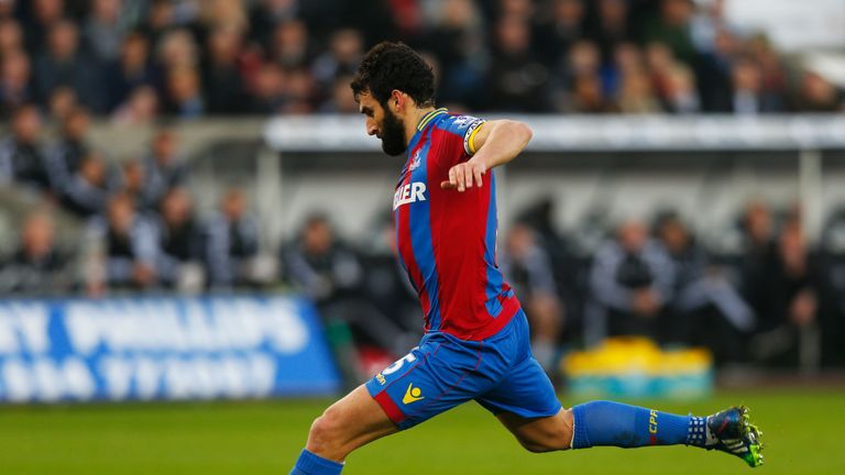 Mile Jedinak scores the equaliser for Crystal Palace from the penalty spot