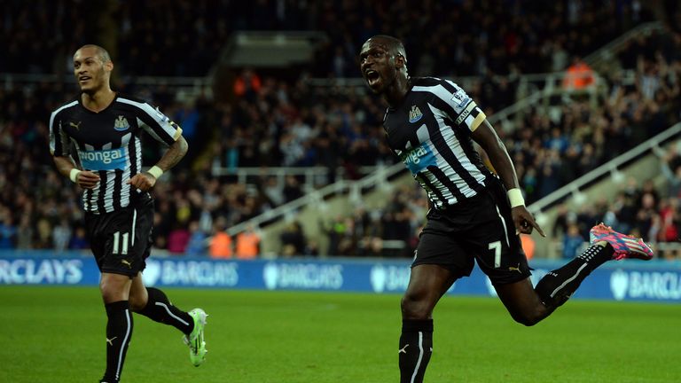 NEWCASTLE UPON TYNE, ENGLAND - NOVEMBER 22:  Moussa Sissoko (R) of  Newcastle United celebrates scoring during the Barclays Premier League football match b