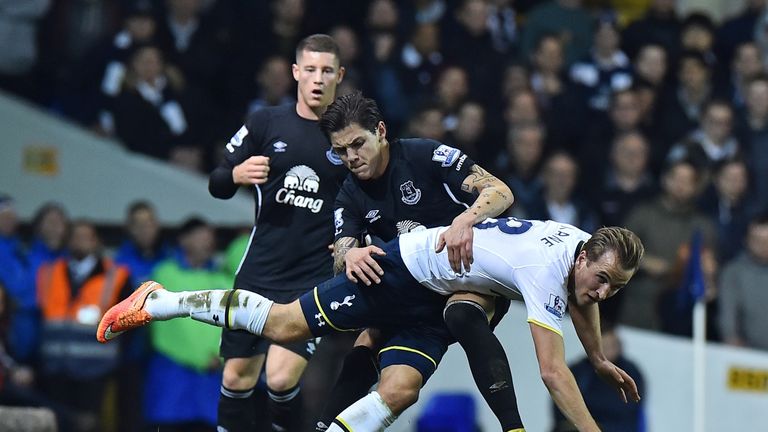 Tottenham striker Harry Kane vies with Everton's Muhamed Besic