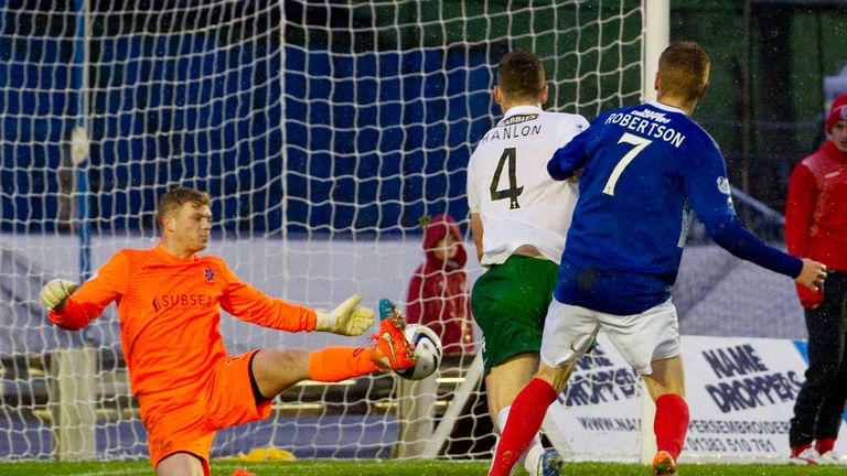 08/11/14 COWDENBEATH V HIBERNIAN.CENTRAL PARK - COWDENBEATH.Hibernian's Paul Hanlon puts the ball by Cowdenbeath keeper Robbie Thomson to open the scoring.