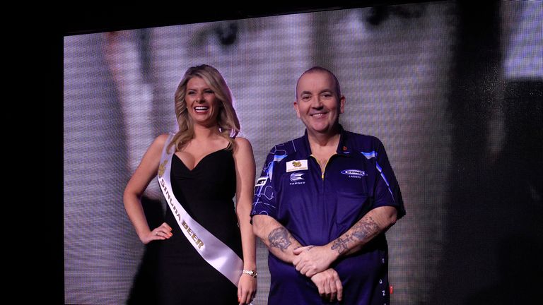Phil Taylor overcame Christian Kist