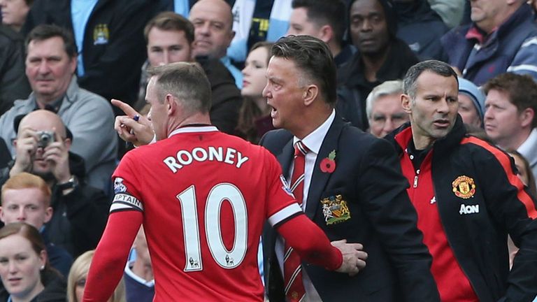 Wayne Rooney of Manchester United speaks to Louis van Gaal