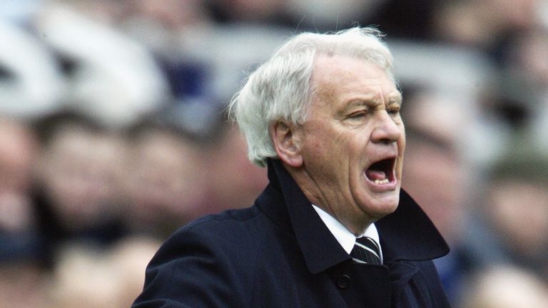 NEWCASTLE - APRIL 3:  Newcastle United manager Sir Bobby Robson shouts from the sidelines during the FA Barclaycard Premiership match between Newcastle Uni