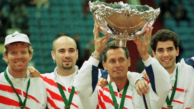 JIM COURIER, ANDRE AGASSI, USA TEAM COACH TOM GULLIKSON AND PETE SAMPRAS AFTER BEATING RUSSIA TO WIN THE DAVIS CUP 1995